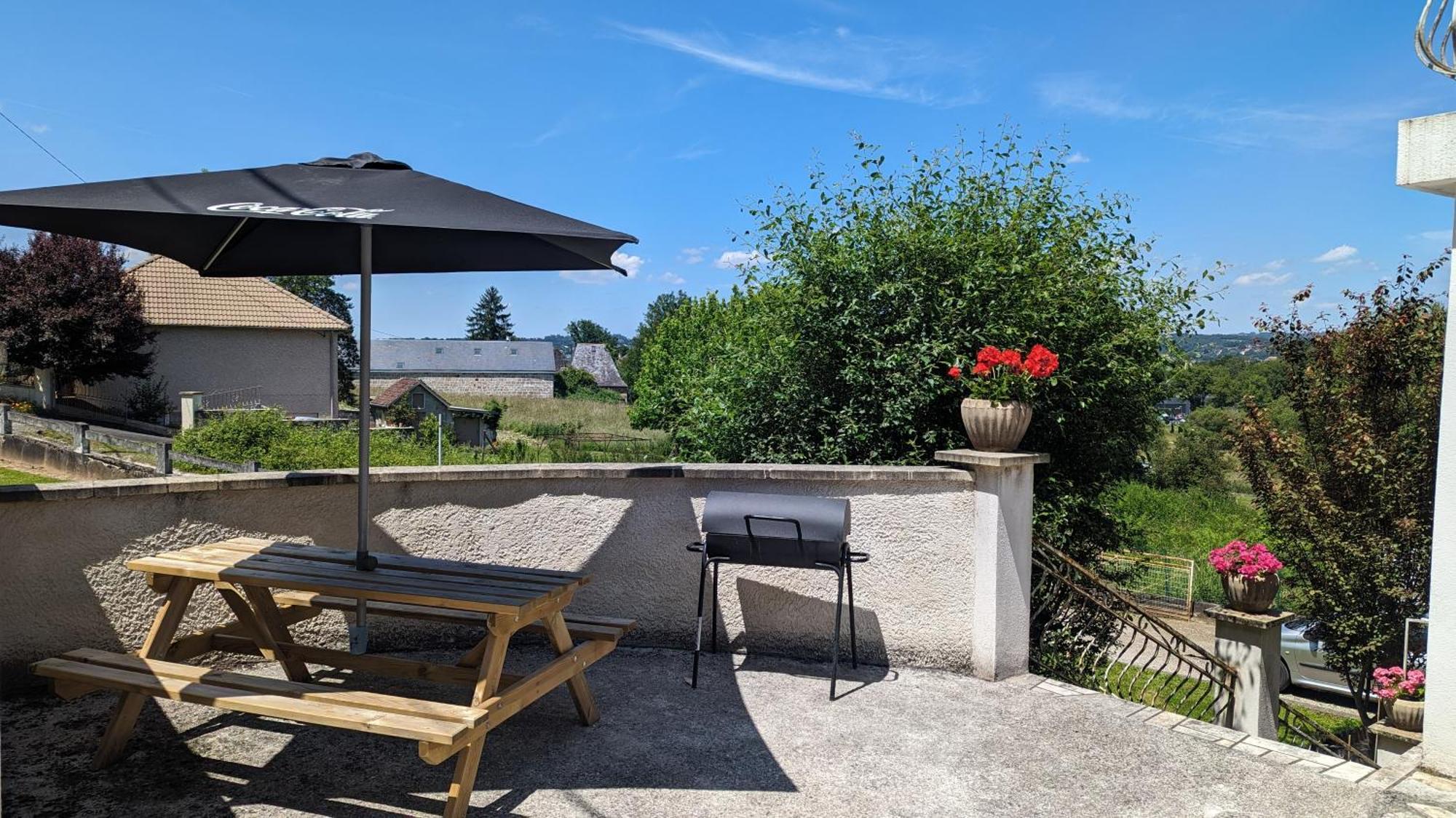 Logement A Brive Proche Centre-Ville Et Campagne - Climatisation, Wifi, Coin Exterieur Et Parking Prives المظهر الخارجي الصورة